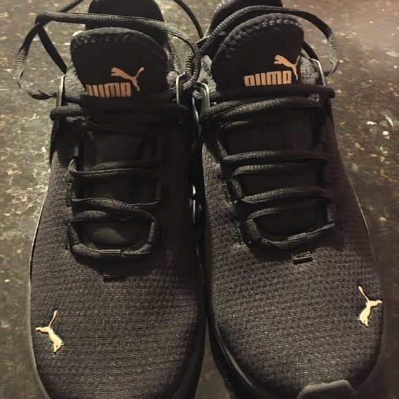 PUMA Athletic Shoes. Lightly Worn 2 times Inside. Womens size 7.5. - Picture 6 of 6